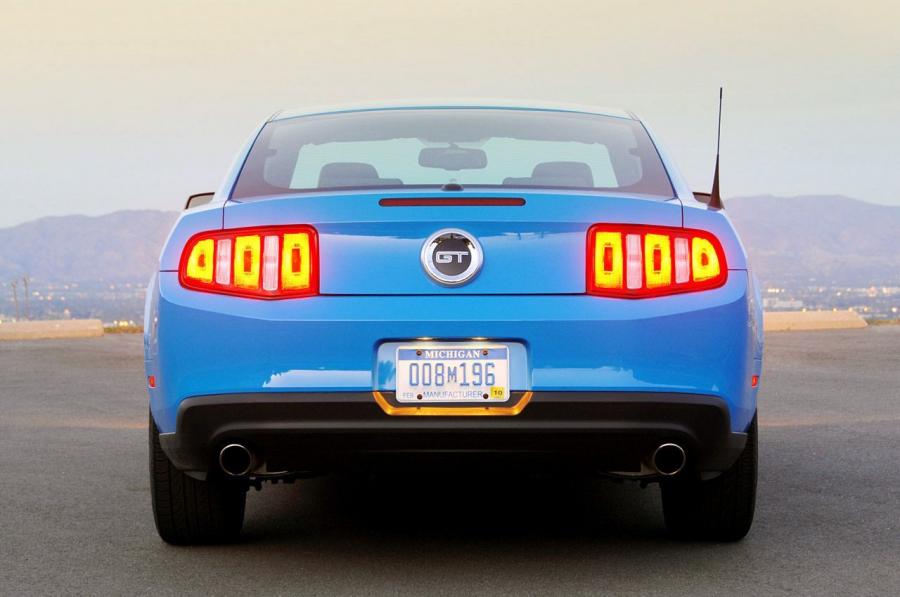  Ford Mustang GT 2010 года  (фото 186 из 213)